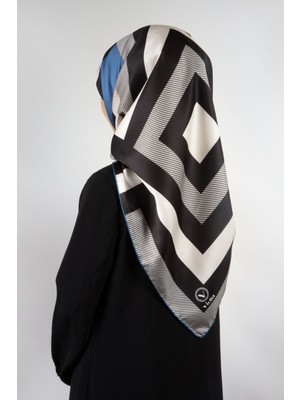 Violla Twill Geometrik Desenli Indigo Renkli 90X90 Eşarp (Ipek Içermez) Dikim Şekli : El Dikişi