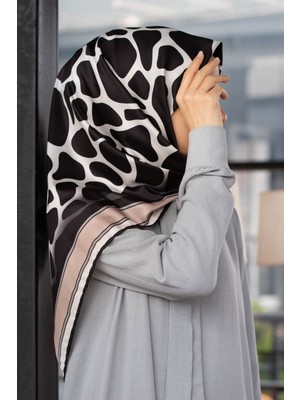 Violla Kristal Taş Desenli Bej Renkli 90X90 Eşarp (Ipek Içermez) Dikim Şekli : El Dikişi