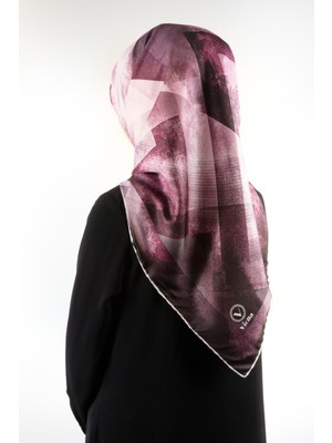 Violla Twill Batik Desenli Mürdüm Renkli 90X90 Eşarp (Ipek Içermez) Dikim Şekli : El Dikişi