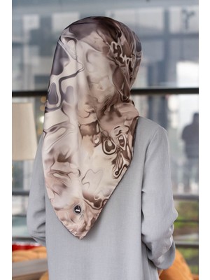 Violla Rayon Batik Desenli Gri Renkli 90X90 Dikim Şekli : El Dikişi Eşarp (Ipek Içermez) Kenar Dikiş Şekli