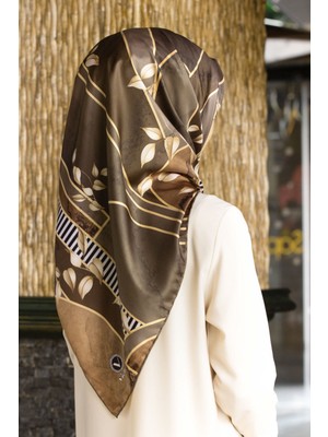 Violla Twill Yapraklı ve Geometrik Desenli Bej Renkli 90X90 Eşarp (Ipek Içermez) Kenar Dikiş Şekli El Dikiş