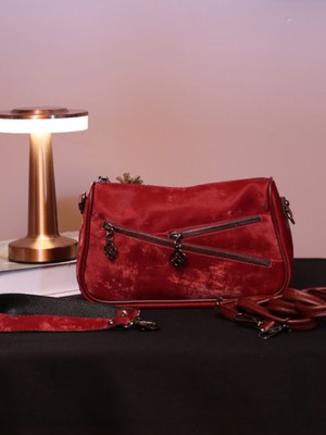 Alvora Süet Yumuşak Dokulu Fermuar Detaylı Çapraz Askılı Omuz ve El Çantası Şık Modern Tasarım