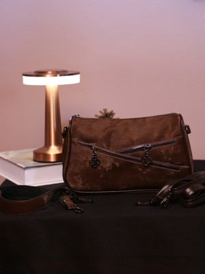 Alvora Süet Yumuşak Dokulu Fermuar Detaylı Çapraz Askılı Omuz ve El Çantası Şık Modern Tasarım