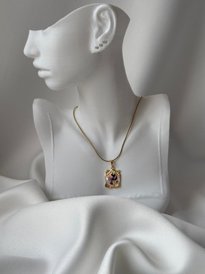 NB Steelora Gold Renk Çelik Pembe Mineli Çiçek ve Inci Detaylı Kadın Kolye