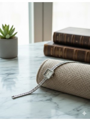 TrendyChic Gümüş Renk Minimal Kare Kadın Kol Saati