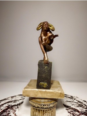 Atölye İzgi Koç Burcu Dekoratif Biblo | El Yapımı Polyester Burç Figürü