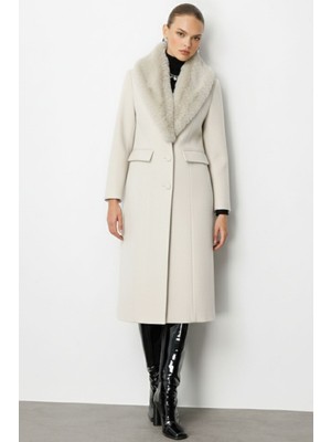 Mizalle Yakası Kürklü Uzun Bej Rengi Yünlü Kaşe Palto