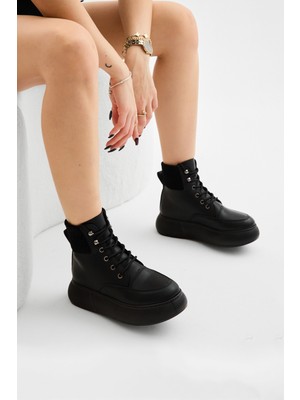 Tonny Black Kadın Siyah Cilt Kalın Poli Taban Lastik Boğazlı Bot Modern Tasarım