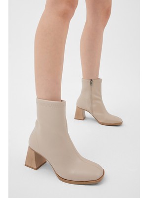 Tonny Black Kadın Bej Cilt Tpu Taban Düz Desen Fermuarlı Kalın Topuklu Bot