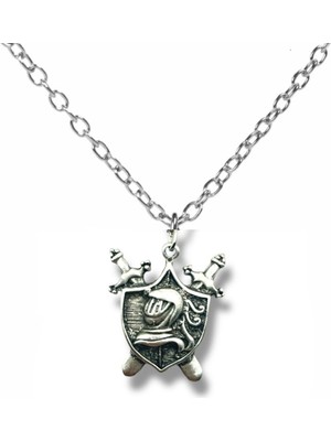 Herşey Nota Şövalye Kılıcı ve Arma Figürlü Kolye – Gümüş Renk Gotik Tarz Unisex Zincirli Takı