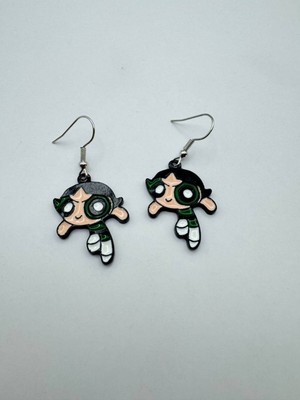 Herşey Nota Powerpuff Girls Buttercup Figürlü Küpe – Sevimli ve Eğlenceli Tasarım