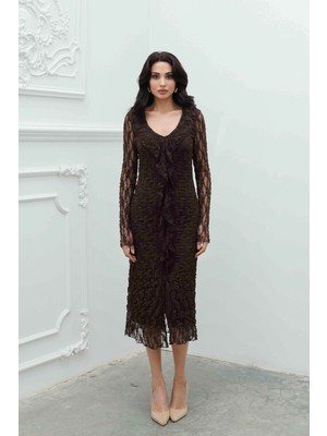 Serica Moda Kahve Önü Fırfır Detaylı Yırtmaçlı Dantelli Elbise
