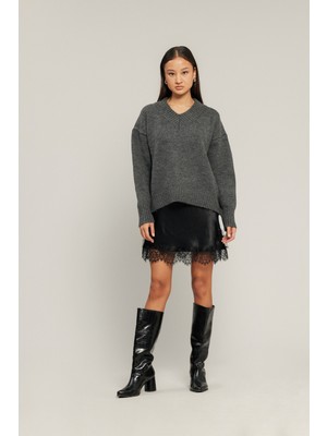 Nisan Triko Saten Detaylı Triko Kazak