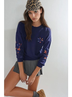 Hiccup Kadın Modal Dokulu Işlemeli Bisiklet Yaka Sweatshirt Berşan Collection Lacivert