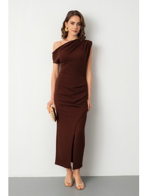 Lafaba Kadın Kahverengi Omuz Dekolteli Midi Davet Elbisesi