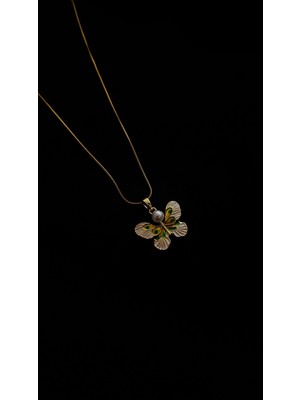 Glossy Jewelery Gold-Mineli Inci Detaylı Kelebek Kolye