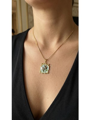 Glossy Jewelery Gold-Mavi Mineli Çiçek Işlemeli Inci Detaylı Kolye