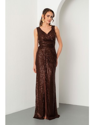 Lafaba Kadın Kahverengi V Yaka Kruvaze Yırtmaçlı Uzun Pul Payet Abiye Elbise