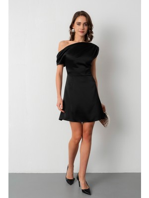 Lafaba Kadın Siyah Degaje Yaka Mini Saten Mezuniyet Abiye Elbise
