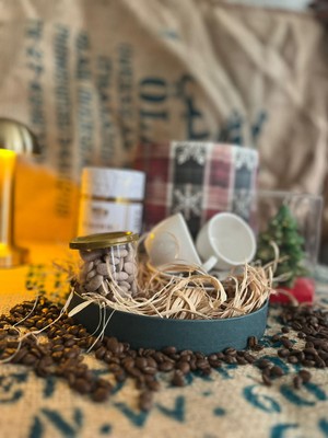 İbrahim Bey Ibrahim Bey Kahve Seti 250 gr Türk Kahvesi Iki Adet Kahve Fincanı Mardin Şekeri ve Çam Ağacı Mum