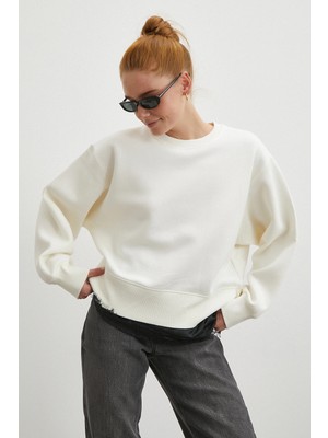 Eteği Dantelli Oversize Sweatshirt Beyaz