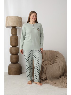 Temporium Kadın Kışlık Büyük Beden Curve Nakışlı Desenli Yakası Düğmeli Uzun Kollu Pijama Takımı