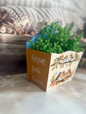 By Pınar Yüksel Kuş Desenli Ahşap Posta Kutusu