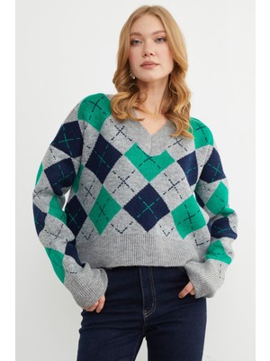 FullaModa Baklava Desenli V Yaka Triko Kazak