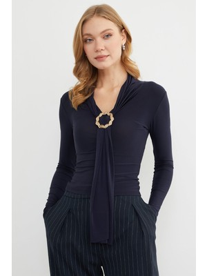 FullaModa Aksesuar Detaylı Fularlı Şal Yaka Bluz