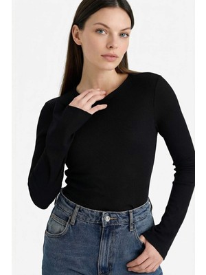 DeFacto Slim Fit Dar Kesim Bisiklet Yaka Fitilli Kaşkorse Uzun Kollu Tişört G7708AX25WN