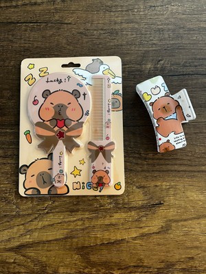 Gülümse Gel Kız Çocuk Capybar Kapibara Aynalı Tarak ve Toka Seti Yılbaşı Advent Calendar