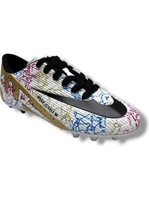 Walked 037-26 Erkek Çocuk Halı Saha Çivili Krampon Beyaz Siyah 36-39