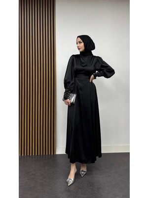 Tesettür Diyarı Kendinden Kuşaklı Saten Abiye-Siyah