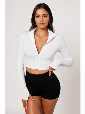 Tuba Toptaş Kadın Beyaz Uzun Kol Fermuarlı Parmak Geçme Detaylı Dik Yaka Crop Top Bluz