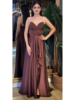 Abiyeniall Kahverengi Straplez Yaka Anvelop Yırtmaçlı Kloş Etekli Saten Uzun Abiye Elbise 11095-13