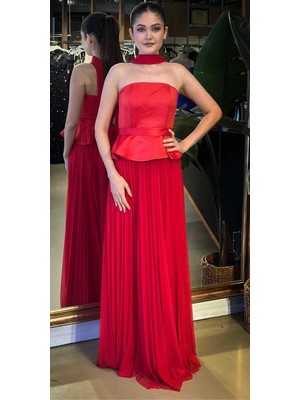 Abiyeniall Kırmızı Straplez Yaka Sırt Dekolteli Kloş Etekli  Şifon Uzun Abiye Elbise 11140-03