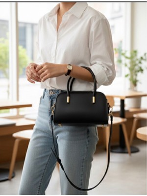 Kadın Siyah Oval El ve Omuz Çantası - Gold Detaylı Ayarlanabilir Askılı Minimalist Baget Çanta