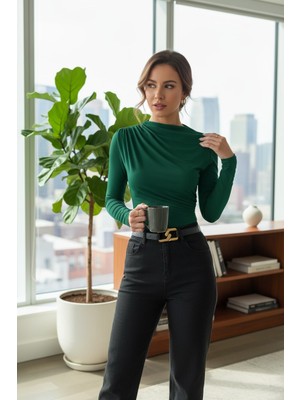 Tuba Toptaş Kadın Yeşil Belden ve Boyundan Büzgü Detaylı Uzun Kollu Bluz