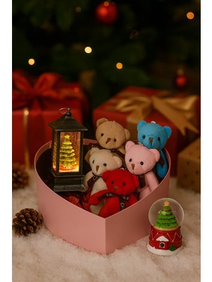 Kesene Sevgiliye Hediye Kalp Kutuda 5 Adet Peluş Ayıcık Çam Ağacı Figürlü Işıklı Fener ve Kar Küresi Seti