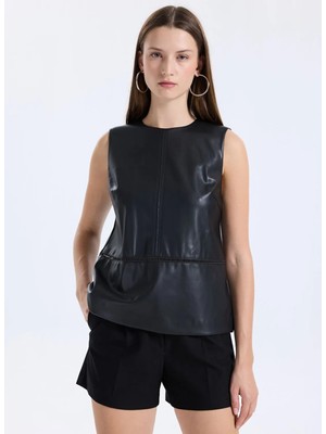 Sisley Deri Görünümlü Regular Fit Bisiklet Yaka Kolsuz Bluz Kadın Siyah Bluz - 325A54UKLQ09V