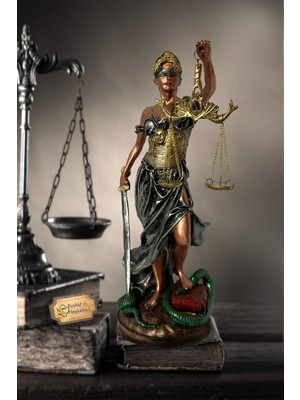 Serenity Haven Renkli Dekoratif Obje Heykel Biblo - Adalet Terazisi Temalı 32 cm