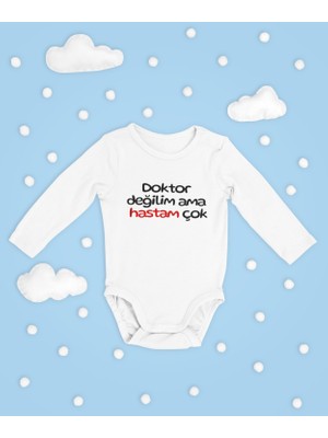 Sevbano Doktor Değilim Ama Hastam Çok Yazılı Pamuklu Yumuşak Unisex Çıtçıtlı Uzun Kollu Body Zıbın