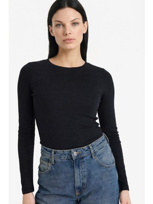 DeFacto Slim Fit Dar Kesim Bisiklet Yaka Basic Düz Modal Uzun Kollu Tişört G8256AX25WN