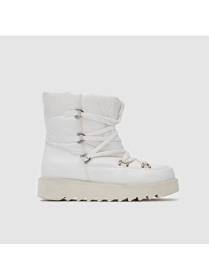 Togo Kadın Kar Botu Bağcıklı Model ile Trend Moda ve Rahat Yürüyüş İçin İdeal