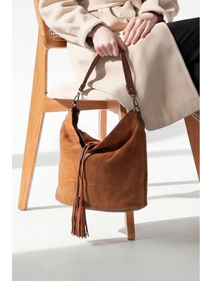 Marjin Kadın Hakiki Deri Püsküllü El ve Omuz Çantası Olven Taba Süet