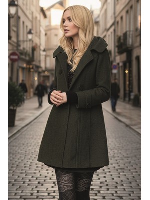 Yaka Detaylı Büyük Düğmeli Kaşe Kaban