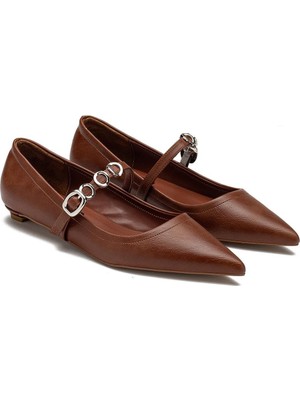 Dedos Kadın Özel Mini Topuklu Lastikli Sivri Burun Toka Detaylı Babet Ayakkabı 205