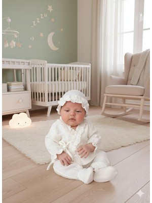 Bishop 3 Parça Müslin Ekru Kız Bebek Takımı (Fırfırlı Kimono Üst, Alt & Şapka) 0-3 Ay