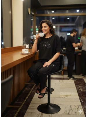 Kadın Papatya ve Yıldız Desenli File Detaylı Kısa Kol Keten Kombin (Bluz ve Pantolon)