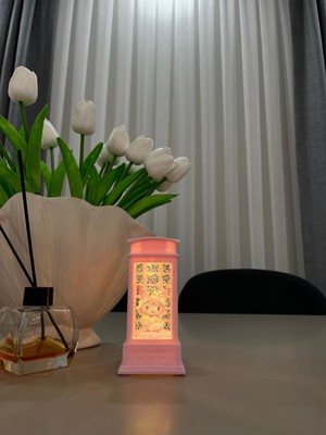 UltraNova Işıklı Kar Küresi, Sanrio Kuromi Tasarımı, Şık ve Renkli Dekorasyon